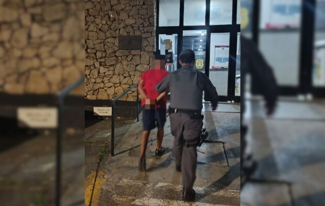 Homem agride esposa com filha no colo em Franco da Rocha e é contido por populares