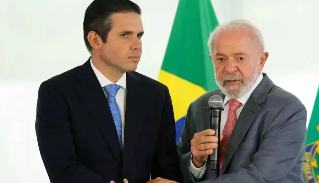 Fim da escala 6x1: Entenda a diferença entre o PL e a PEC que tramitam no Congresso