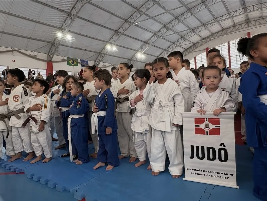 Crianças no III Torneio de Judô 
