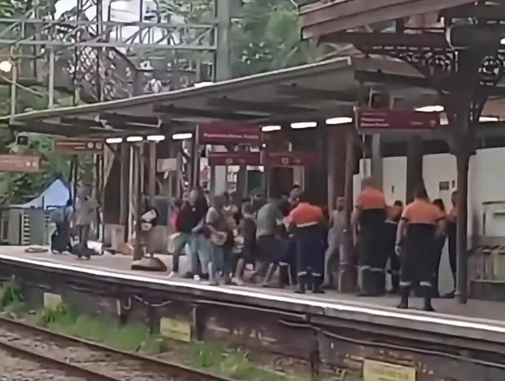 Confusão entre ambulantes e agentes da TIC Trens termina com detenção na Estação de Caieiras