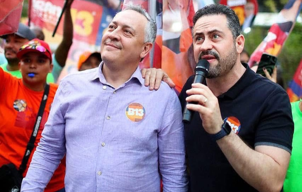 Bran Celeguim ao lado do irmão, Kiko Celeguim, durante caminhada de campanha eleitoral em 2024