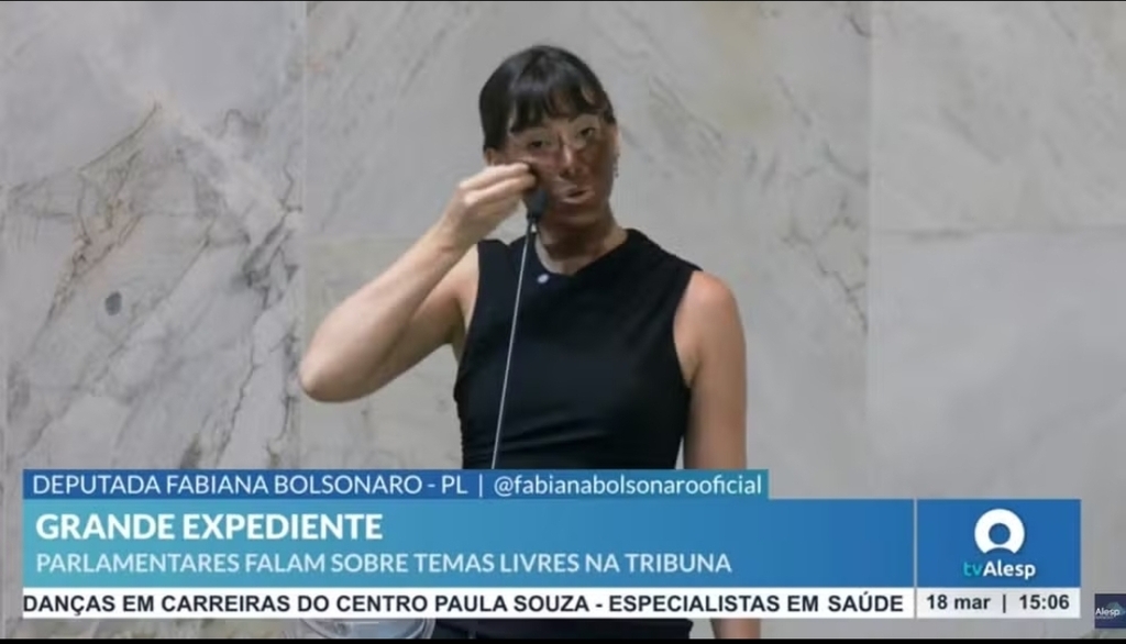 Deputada Fabiana Bolsonaro causa polêmica ao fazer “blackface” em plenário da Alesp