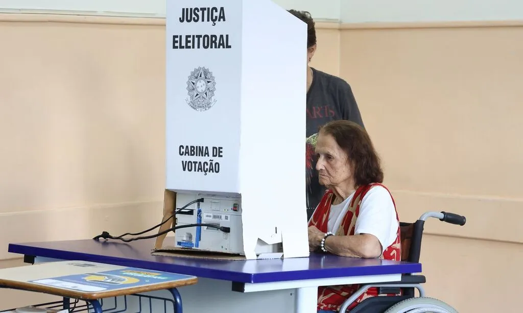 TSE orienta eleitores a conferir local de votação antes do 2º turno; SP registra mudanças