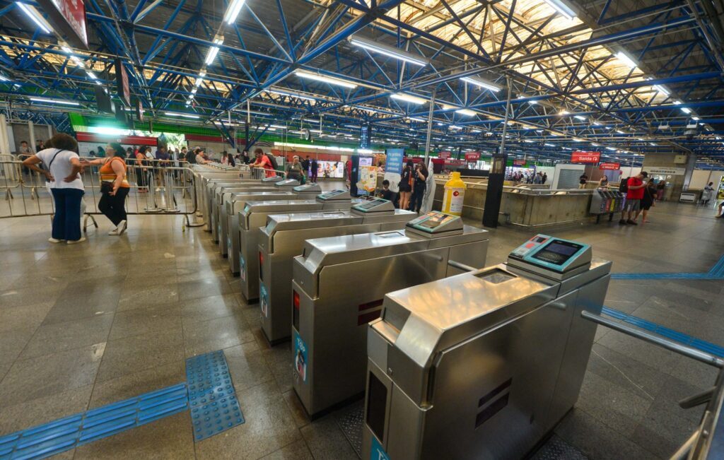 Linha 7-Rubi adota pagamento por aproximação em todas as estações partir de domingo (19)
