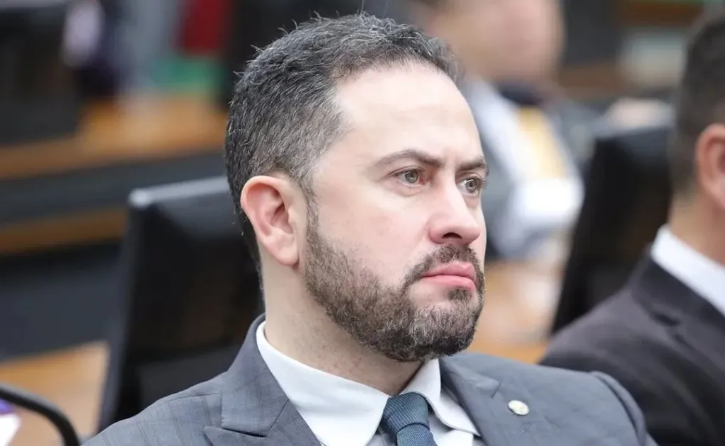 Deputado Federal Kiko Celeguim acompanha votação no plenário da Câmara