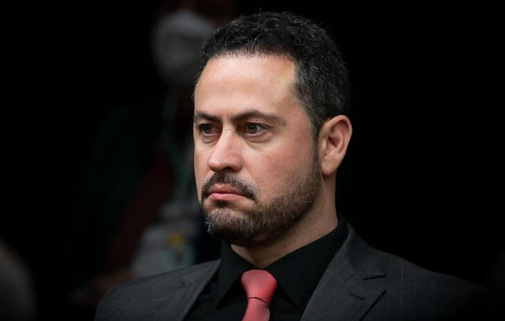 Deputado Federal Kiko Celeguim em close olhando fixamente para frente