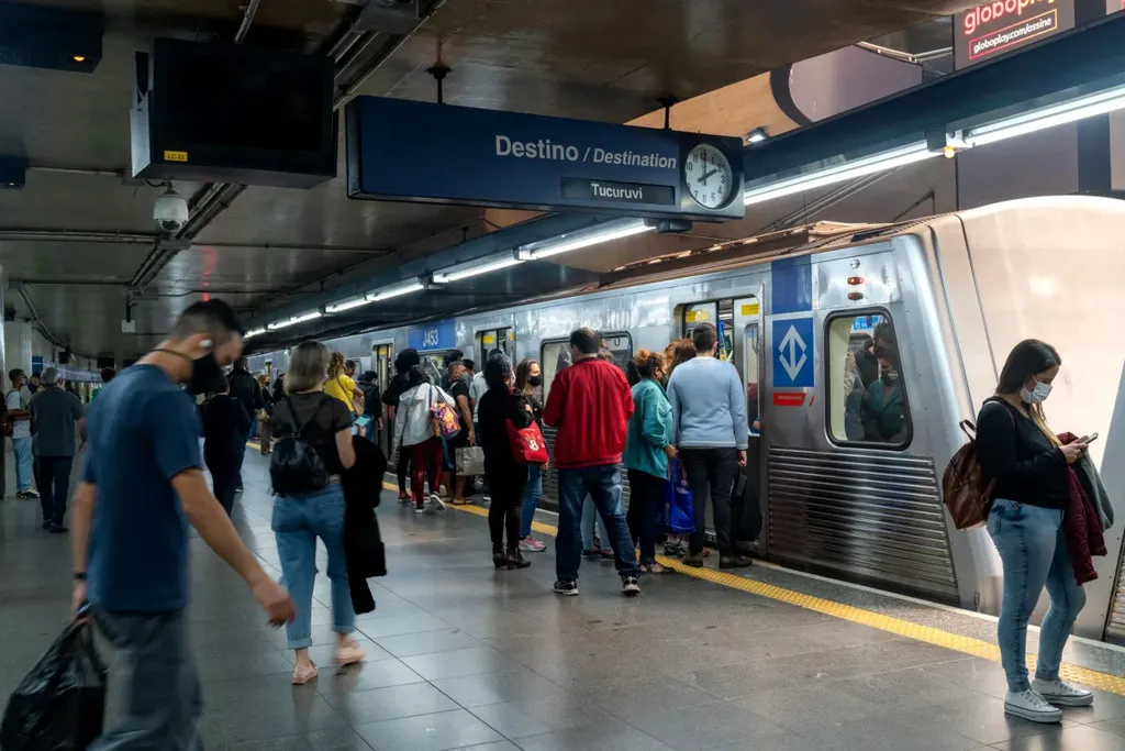 Metrô de SP prorroga operação 24 horas aos fins de semana até janeiro de 2027