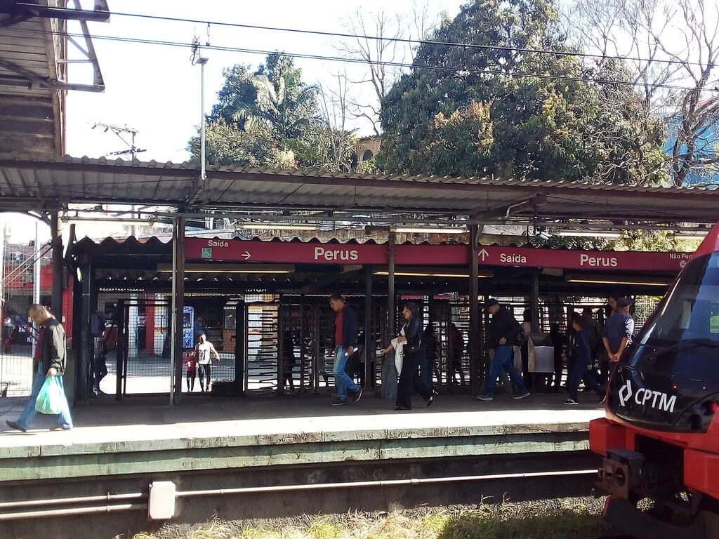 Homem é atropelado por trem na Linha 7-Rubi e fica gravemente ferido próximo à estação Perus