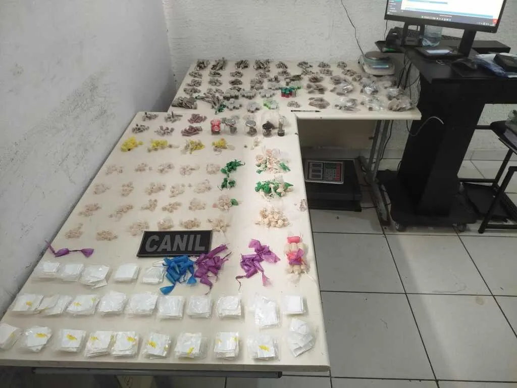 Homem procurado por homicídio é detido com mais de 2,1 kg de drogas em Franco da Rocha