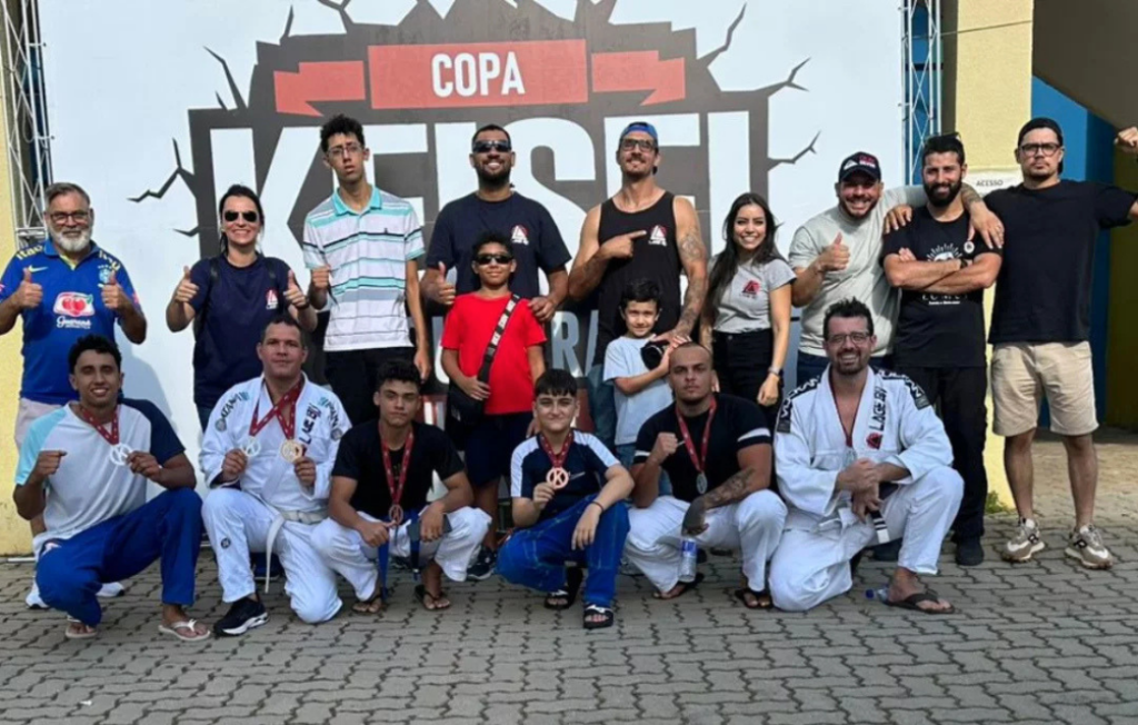 Equipe de jiu-jitsu de Franco da Rocha conquista sete medalhas em campeonato em Louveira